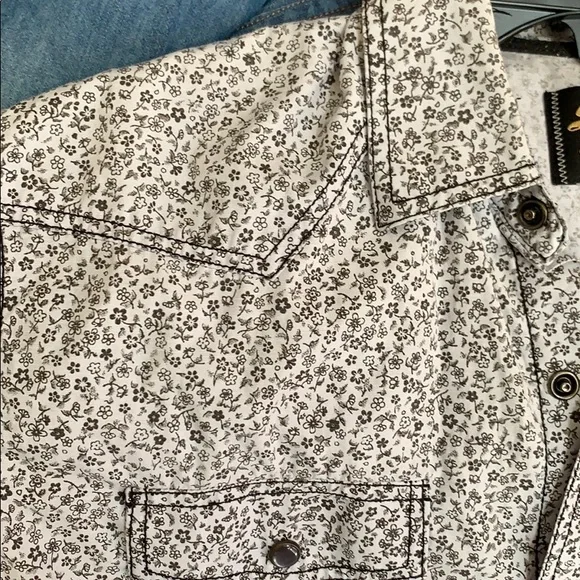 Men’s button up size medium - Picture 5 of 8